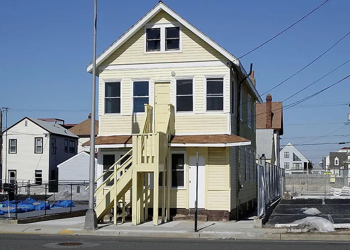 Shore Beach Houses - 38 A Lincoln Avenue